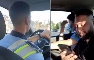 Imagini halucinante! Polițiști români, bătaia de joc a interlopilor chiar în mașina Poliției: „Fă stânga acolo, boss!”