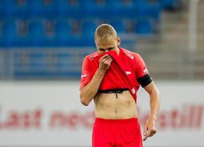 12 jucători, petrecere nocturnă și sex pe stadion!