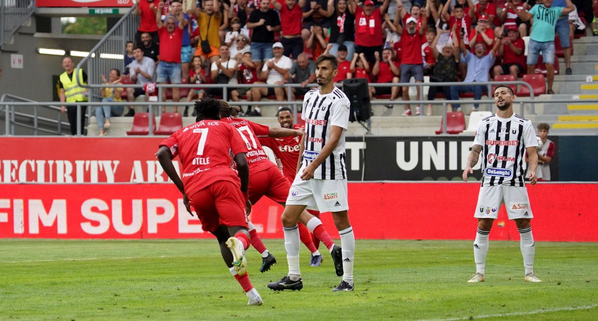 Ce au strigat fanii la UTA - U Cluj, după un gol anulat de VAR + Keșeru, contestat