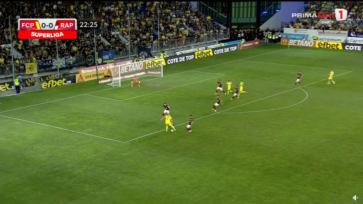 FOTO Petrolul - Rapid, Moldovan a scăpat mingea în poartă 13.08.2022