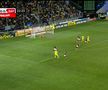 FOTO Petrolul - Rapid, Moldovan a scăpat mingea în poartă 13.08.2022