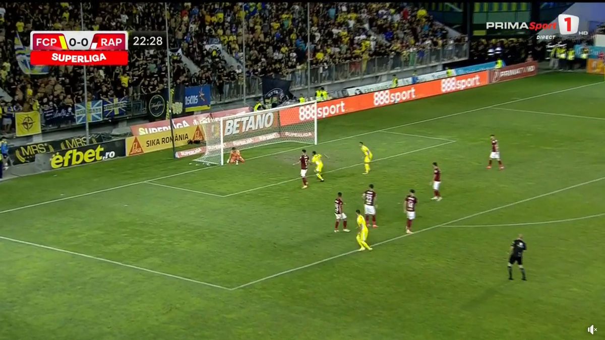 FOTO Petrolul - Rapid, Moldovan a scăpat mingea în poartă 13.08.2022