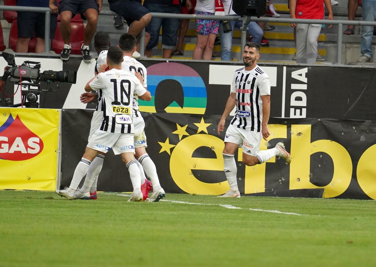 Ce au strigat fanii la UTA - U Cluj, după un gol anulat de VAR + Keșeru, contestat