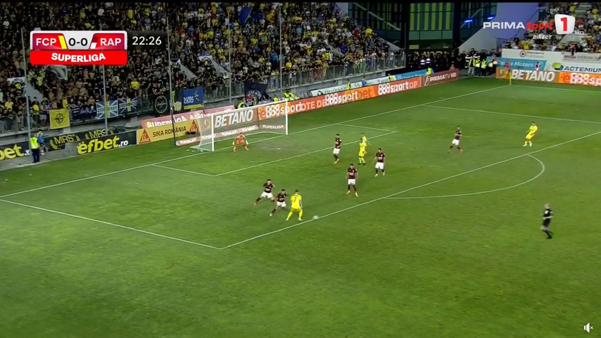 FOTO Petrolul - Rapid, Moldovan a scăpat mingea în poartă 13.08.2022