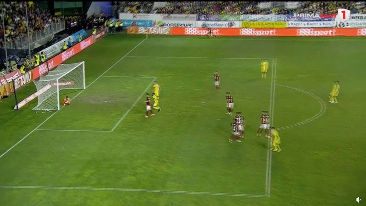 FOTO Petrolul - Rapid, Moldovan a scăpat mingea în poartă 13.08.2022