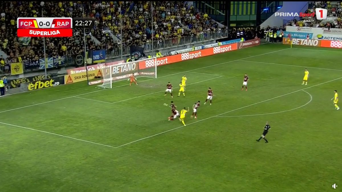 FOTO Petrolul - Rapid, Moldovan a scăpat mingea în poartă 13.08.2022