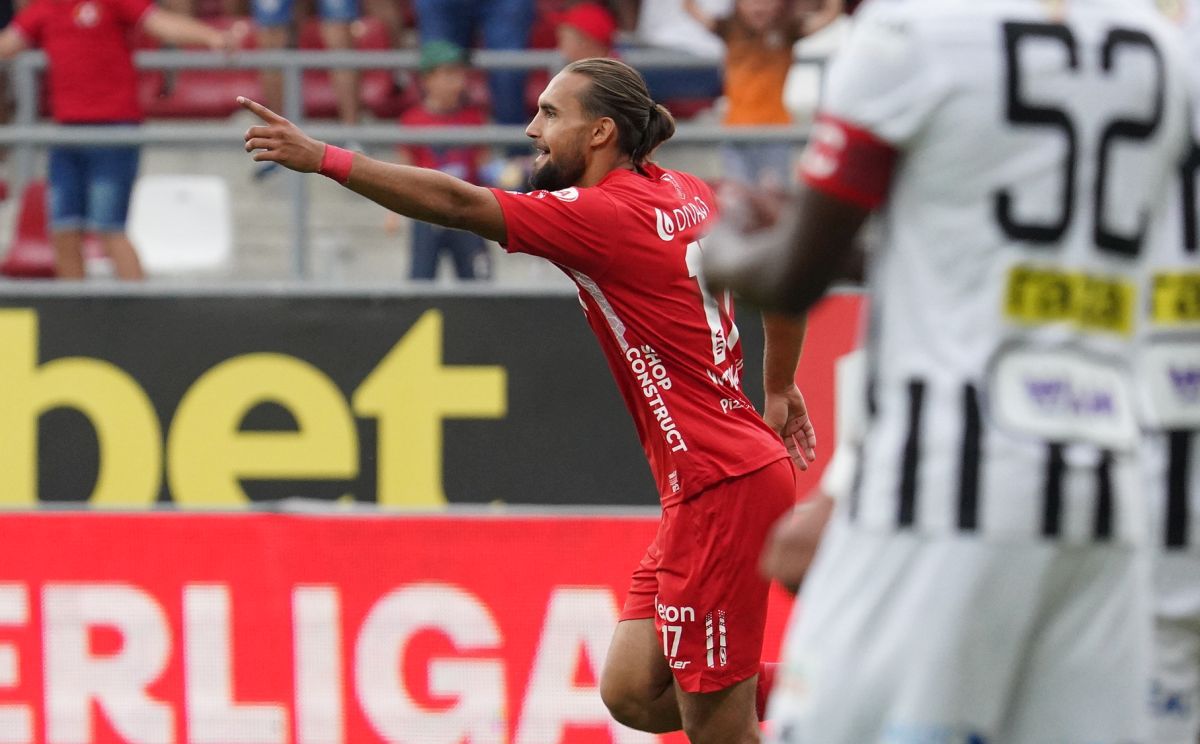 Ce au strigat fanii la UTA - U Cluj, după un gol anulat de VAR + Keșeru, contestat