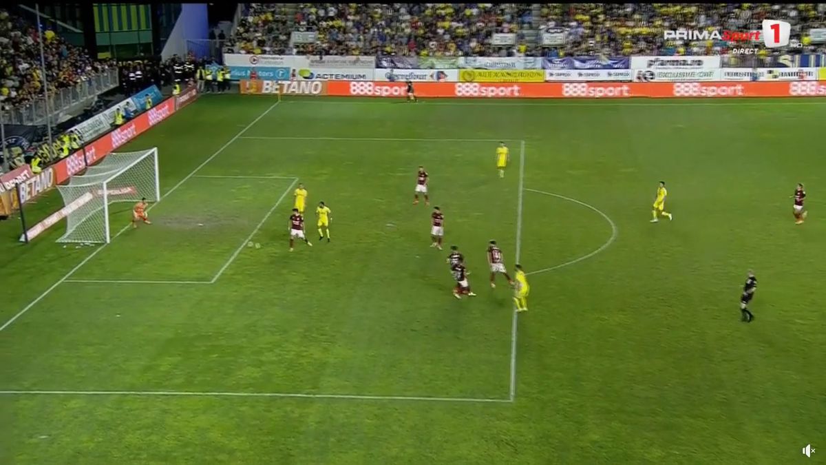 FOTO Petrolul - Rapid, Moldovan a scăpat mingea în poartă 13.08.2022
