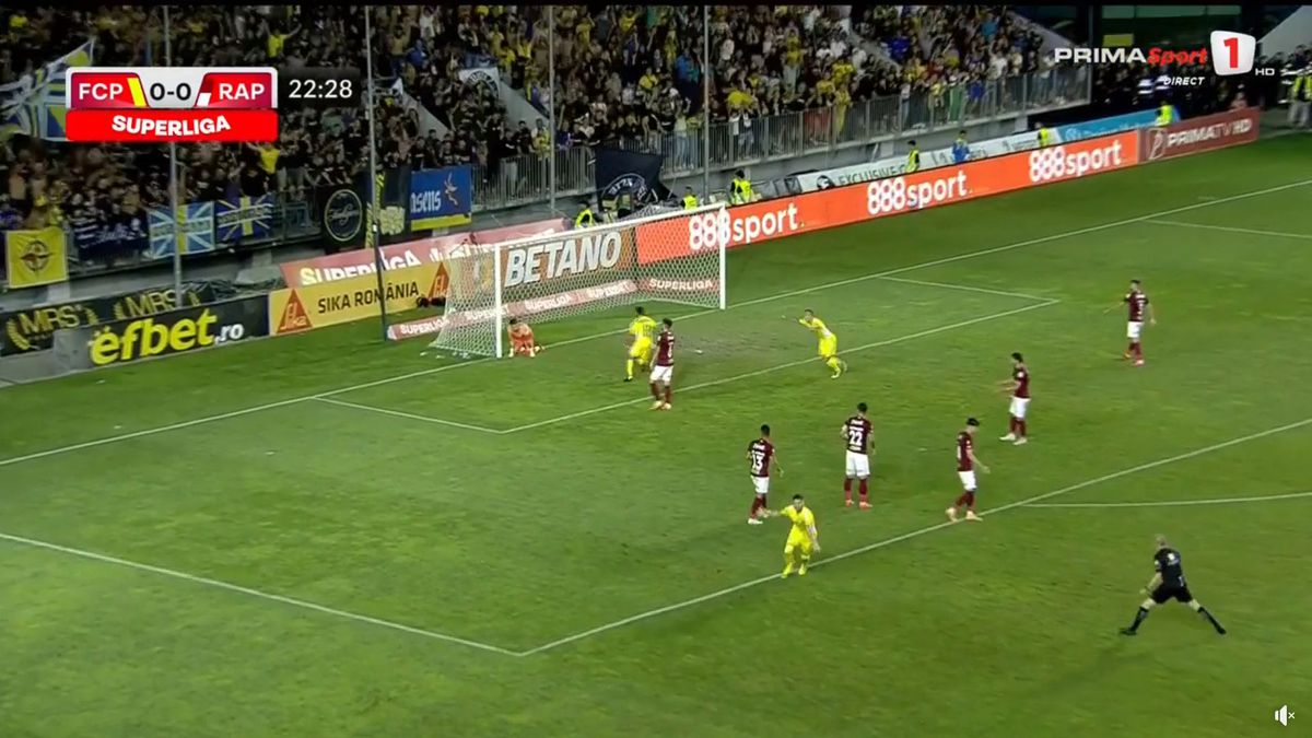 FOTO Petrolul - Rapid, Moldovan a scăpat mingea în poartă 13.08.2022