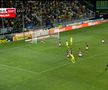 FOTO Petrolul - Rapid, Moldovan a scăpat mingea în poartă 13.08.2022