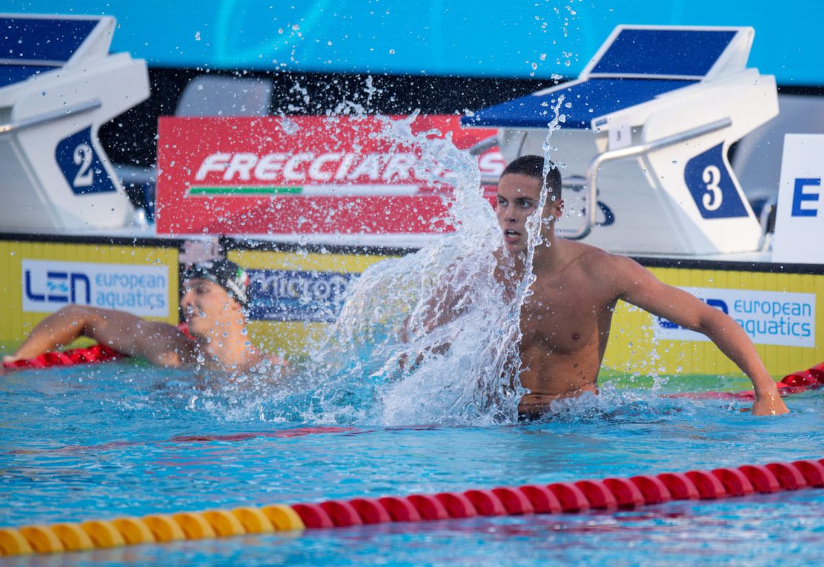 David Popovici e cel mai rapid înotător al tuturor timpurilor! A spulberat RECORDUL MONDIAL în proba de 100 de metri liber și a cucerit aurul european