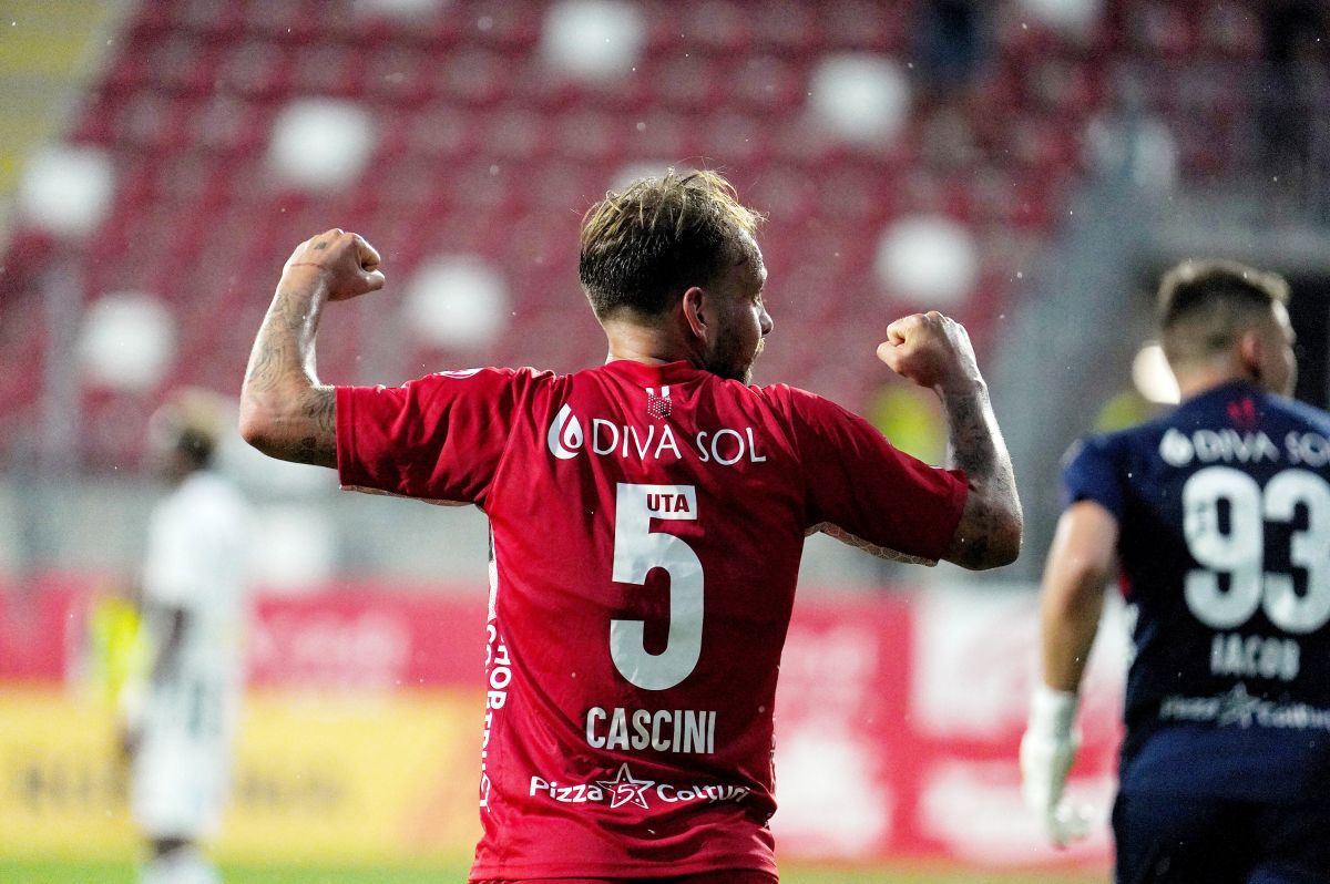 Ce au strigat fanii la UTA - U Cluj, după un gol anulat de VAR + Keșeru, contestat