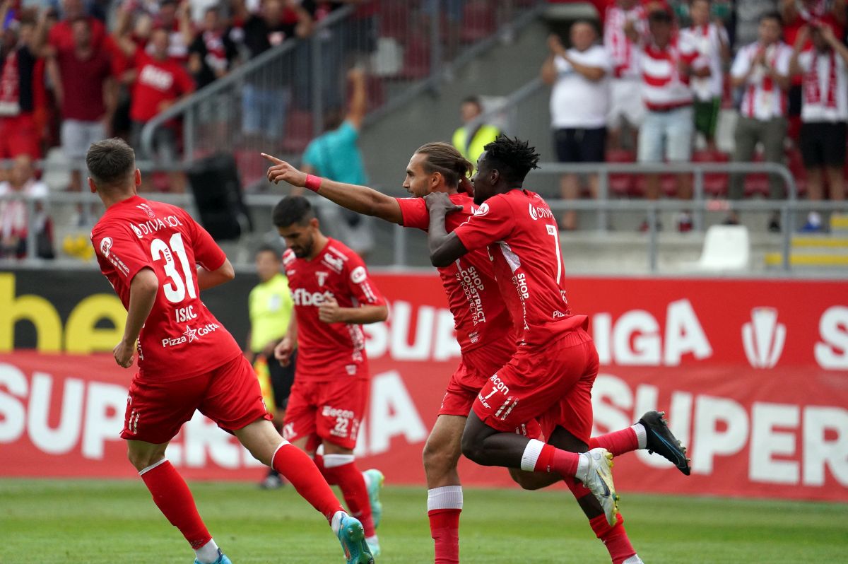 Ce au strigat fanii la UTA - U Cluj, după un gol anulat de VAR + Keșeru, contestat