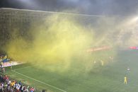 Haos pe „Ilie Oană”! Fanii au întrerupt meciul, aprinzând torțe și fumigene