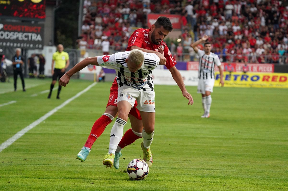 Ce au strigat fanii la UTA - U Cluj, după un gol anulat de VAR + Keșeru, contestat