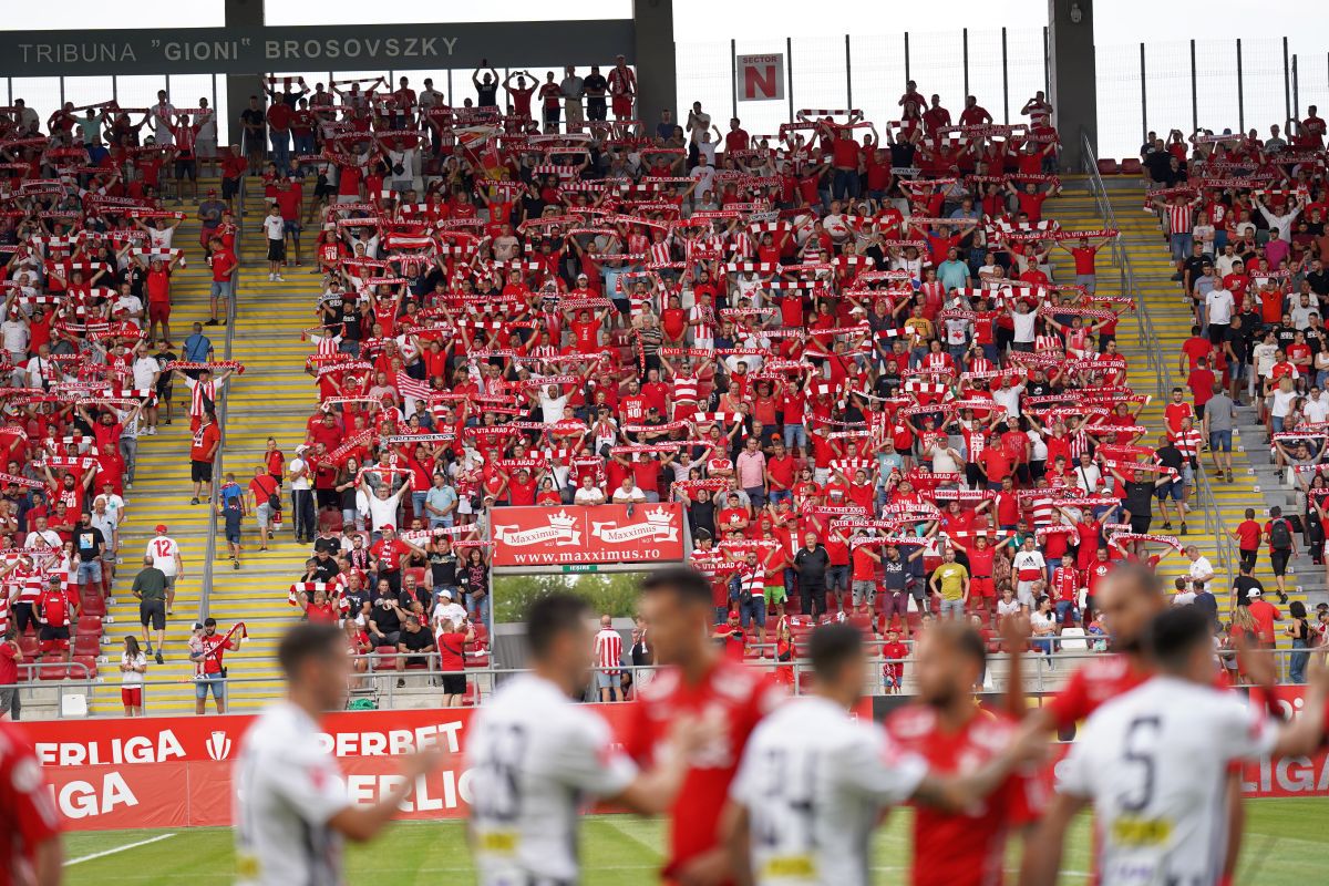 Ce au strigat fanii la UTA - U Cluj, după un gol anulat de VAR + Keșeru, contestat