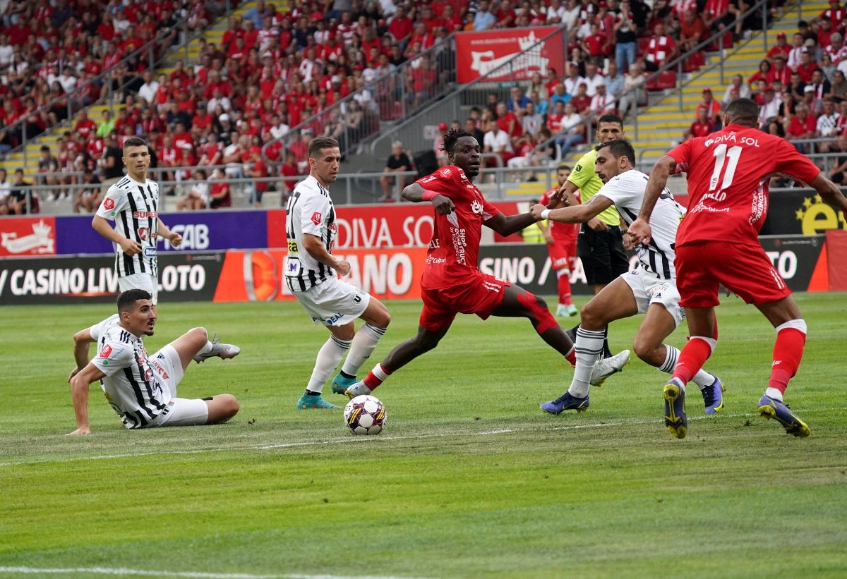 Ce au strigat fanii la UTA - U Cluj, după un gol anulat de VAR + Keșeru, contestat