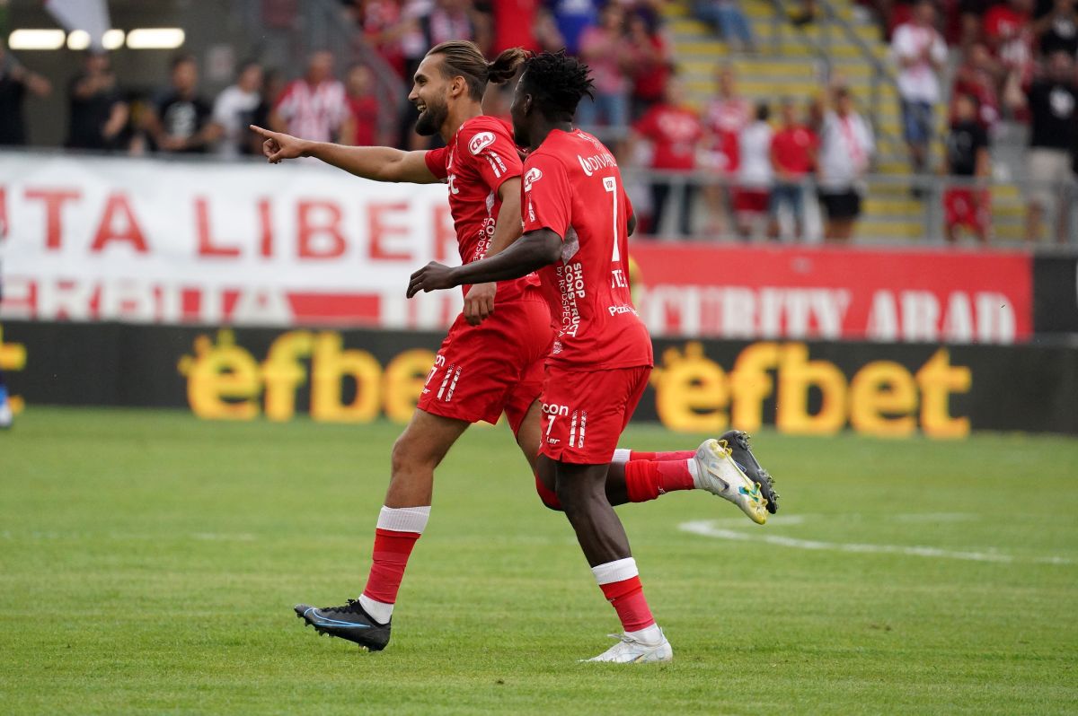 Ce au strigat fanii la UTA - U Cluj, după un gol anulat de VAR + Keșeru, contestat