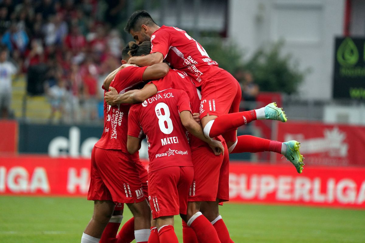 Ce au strigat fanii la UTA - U Cluj, după un gol anulat de VAR + Keșeru, contestat