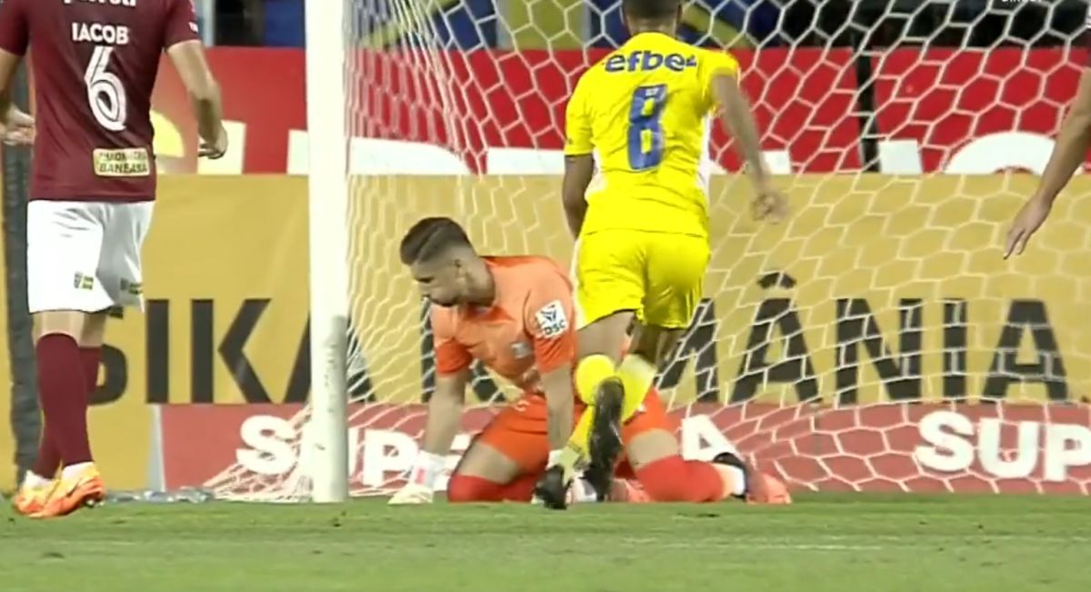 FOTO Petrolul - Rapid, Moldovan a scăpat mingea în poartă 13.08.2022