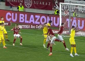 Răzvan Oaidă, autogol caraghios în Rapid - Petrolul » Fostul mijlocaș de la FCSB nu a știut ce l-a lovit