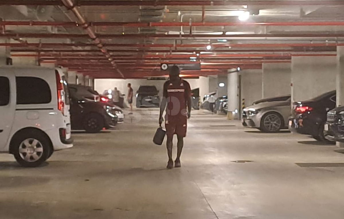 Imagine incredibilă surprinsă de reporterul GSP în parcarea din Giulești, la 10 minute de la fluierul final din Rapid - Petrolul!