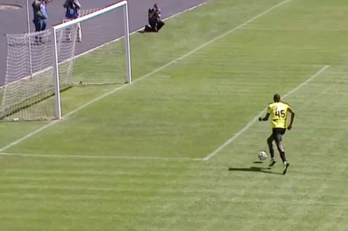 Salvat de arbitri după o gafă de tot râsul în Liga 2