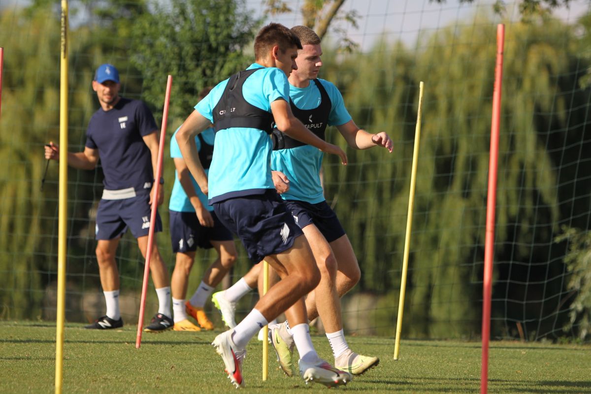 Lucescu și Yarmolenko în baza „Constructorul” » Dinamo Kiev s-a antrenat în casa Rapidului