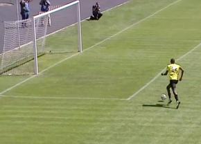 Salvat de arbitri după o gafă de tot râsul în Liga 2