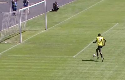 Salvat de arbitri după o gafă de tot râsul în Liga 2