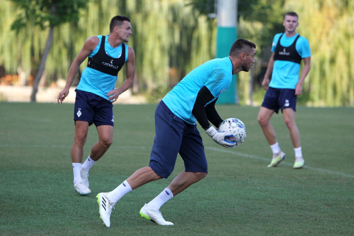 Lucescu și Yarmolenko în baza „Constructorul” » Dinamo Kiev s-a antrenat în casa Rapidului