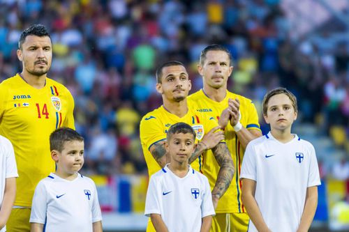 Alexandru Mitriță la echipa națională, între Constantin Budescu și Ciprian Deac / foto: Imago Images