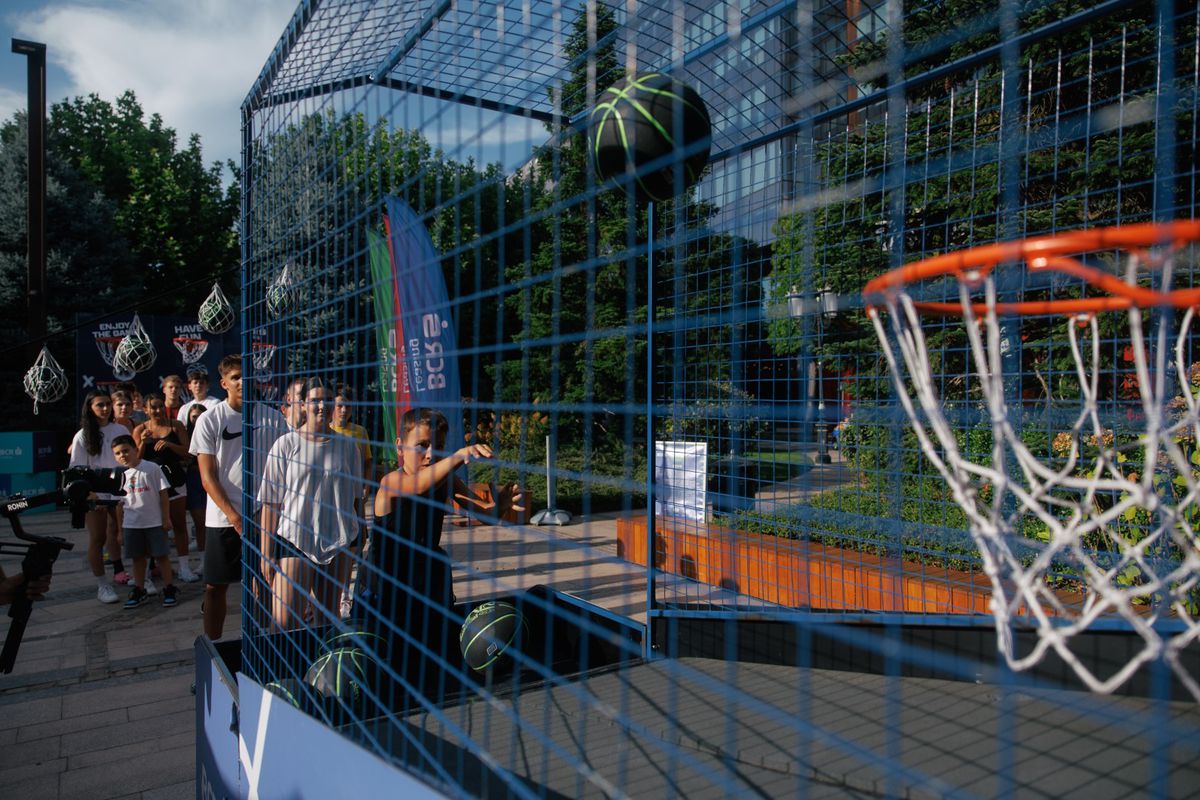 Baschetul 3x3 s-a oprit la Timișoara unde peste 200 de participanți au dat ora exactă sub panou