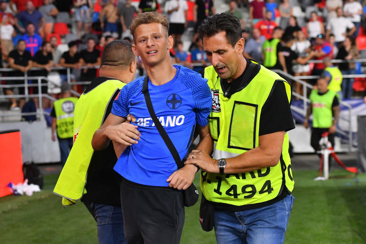 10 detalii observate de pe stadion la FCSB - Sparta Praga » Nici iconițele nu l-au mai ajutat pe Elias Charalambous