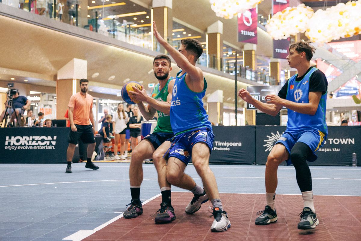 Baschetul 3x3 s-a oprit la Timișoara unde peste 200 de participanți au dat ora exactă sub panou
