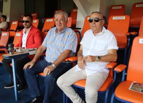 Mai rău decât Gigi Becali! Finanțatorul din Liga 2 și-a distrus jucătorii într-un interviu acordat pe stradă: „Nu avem material, nu avem cu cine face treabă”