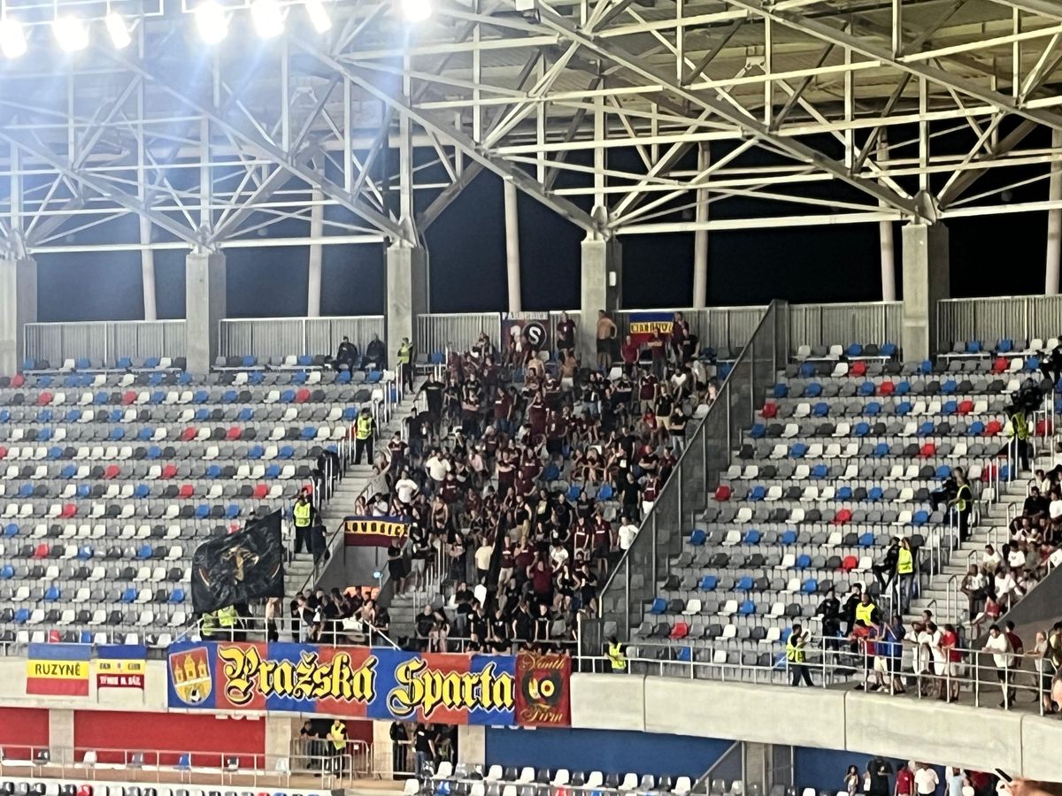 Scenografia fanilor celor de la FCSB pentru meciul cu Sparta Praga de pe Ghencea