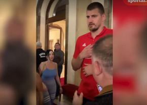 Nikola Jokic n-a mai rezistat! A petrecut cu Djokovic în fața a zeci de mii de sârbi, dar un detaliu l-a dat gata: „Oh, nu!”