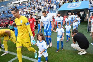 Schimbare pe echipamentul Universității Craiova pentru returul cu Spartak Trnava » Cum vor arăta tricourile