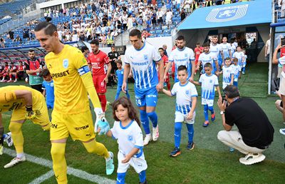 Schimbare pe echipamentul Universității Craiova pentru returul cu Spartak Trnava » Cum vor arăta tricourile