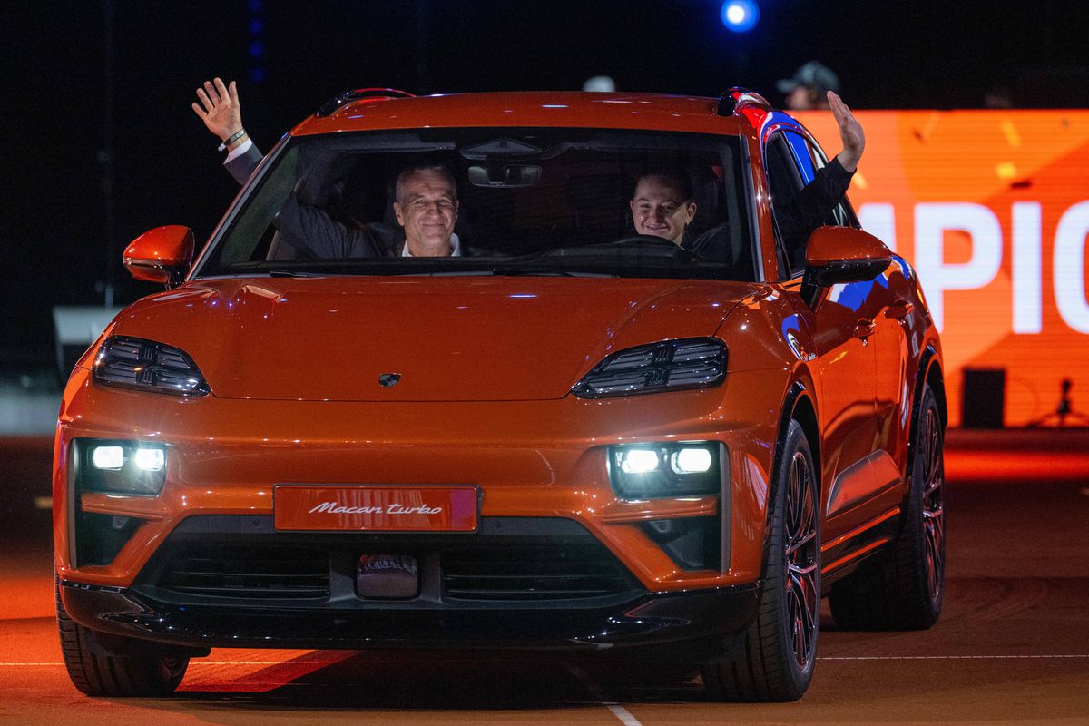 Porsche nu a rămas impasibil: David Popovici, numit astăzi ambasador al brandului » Ce presupune parteneriatul