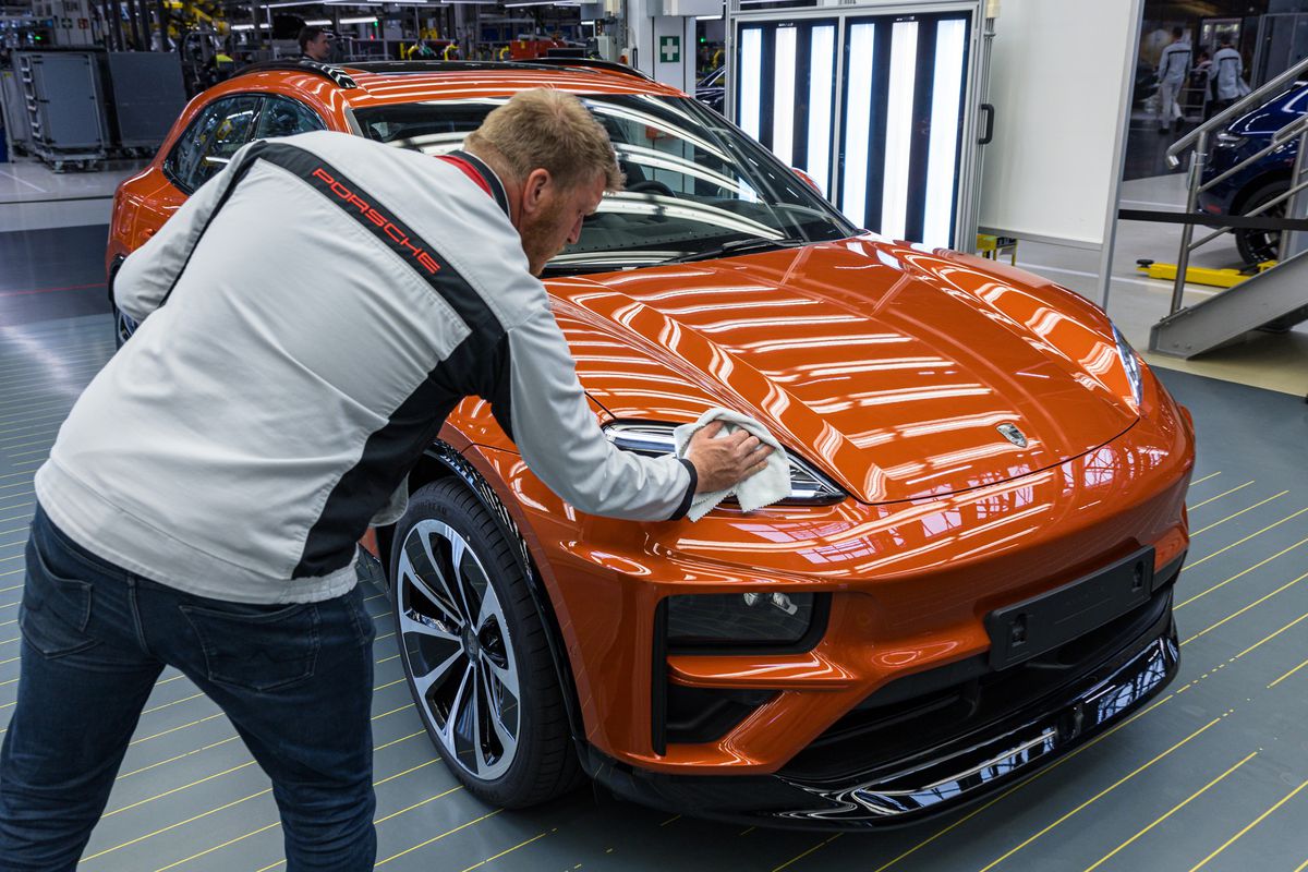 Porsche nu a rămas impasibil: David Popovici, numit astăzi ambasador al brandului » Ce presupune parteneriatul