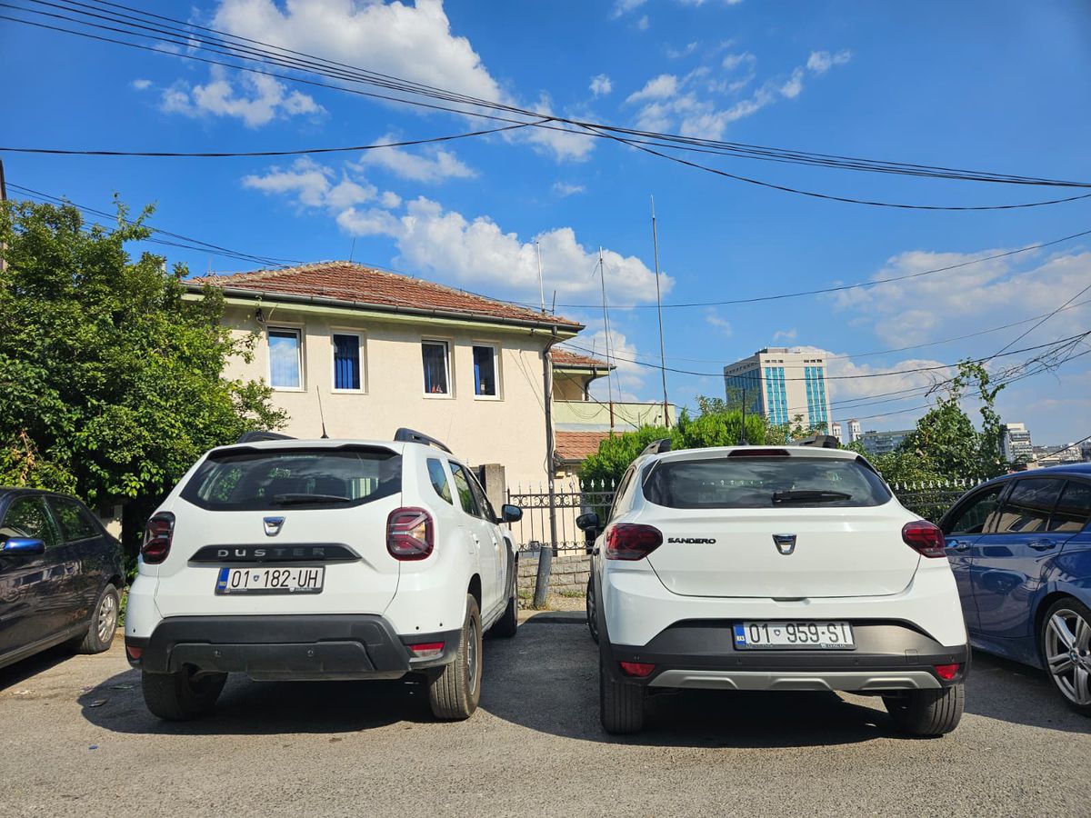 Dacia a cucerit Kosovo: „Nu căutați mai departe!” » De ce este lăudată mașina românească