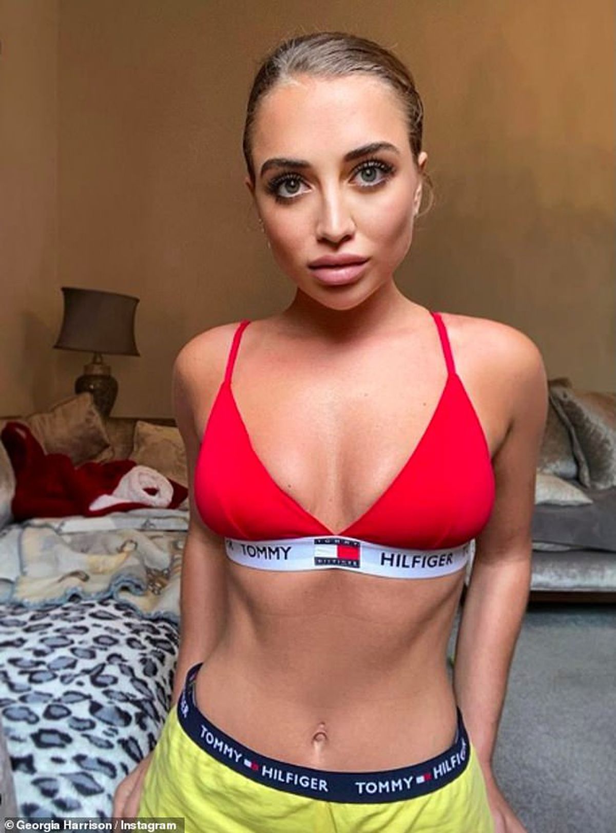 GALERIE FOTO Modelul de la Insula Iubirii a cerut ordin de restricție pentru un fotbalist celebru: „Mi-a trimis poze cu penisul lui”