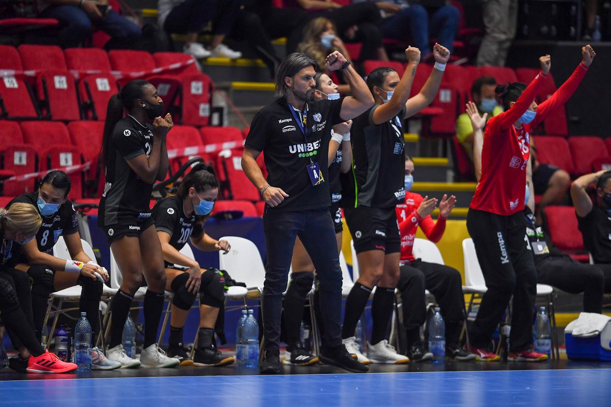 CSM BUCUREȘTI - METZ 31-26. „Tigroaicele” au început furtunos noul sezon din Liga Campionilor! Cristina Neagu, MVP