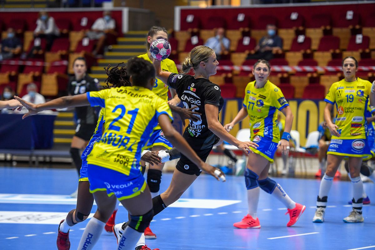 CSM BUCUREȘTI - METZ 31-26. „Tigroaicele” au început furtunos noul sezon din Liga Campionilor! Cristina Neagu, MVP