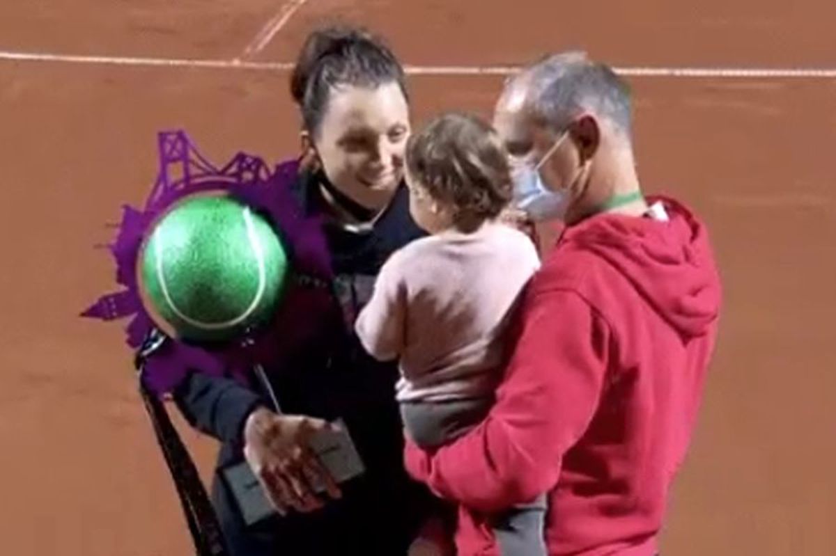 Patricia Țig, declarație de dragoste pe teren, cu trofeul de la Istanbul în brațe: „Aș vrea să îți mulțumesc”