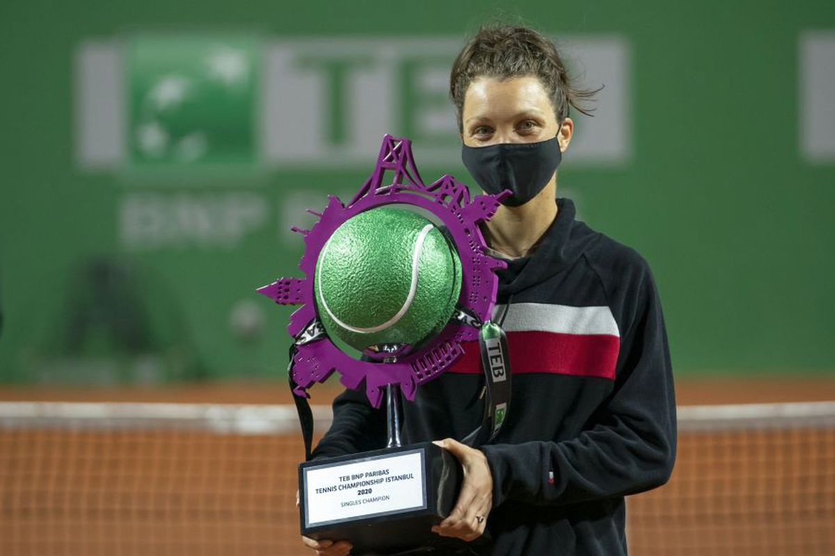 EUGENIE BOUCHARD - PATRICIA ȚIG 6-2, 1-6, 6-7 (4-7) » Patricia Țig câștigă primul trofeu al carierei!