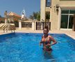 FOTO. Anamaria Prodan, provocatoare în izolare » A pozat topless la piscină