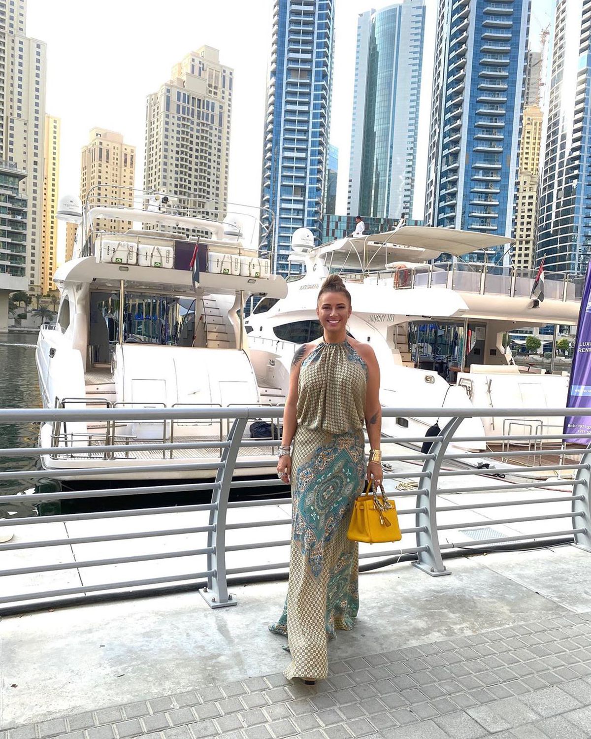 „Dubai, Dubai, viața ca-n Rai" » Anamaria Prodan își face de cap la piscina vilei de lux și s-a apucat de antrenamente intense
